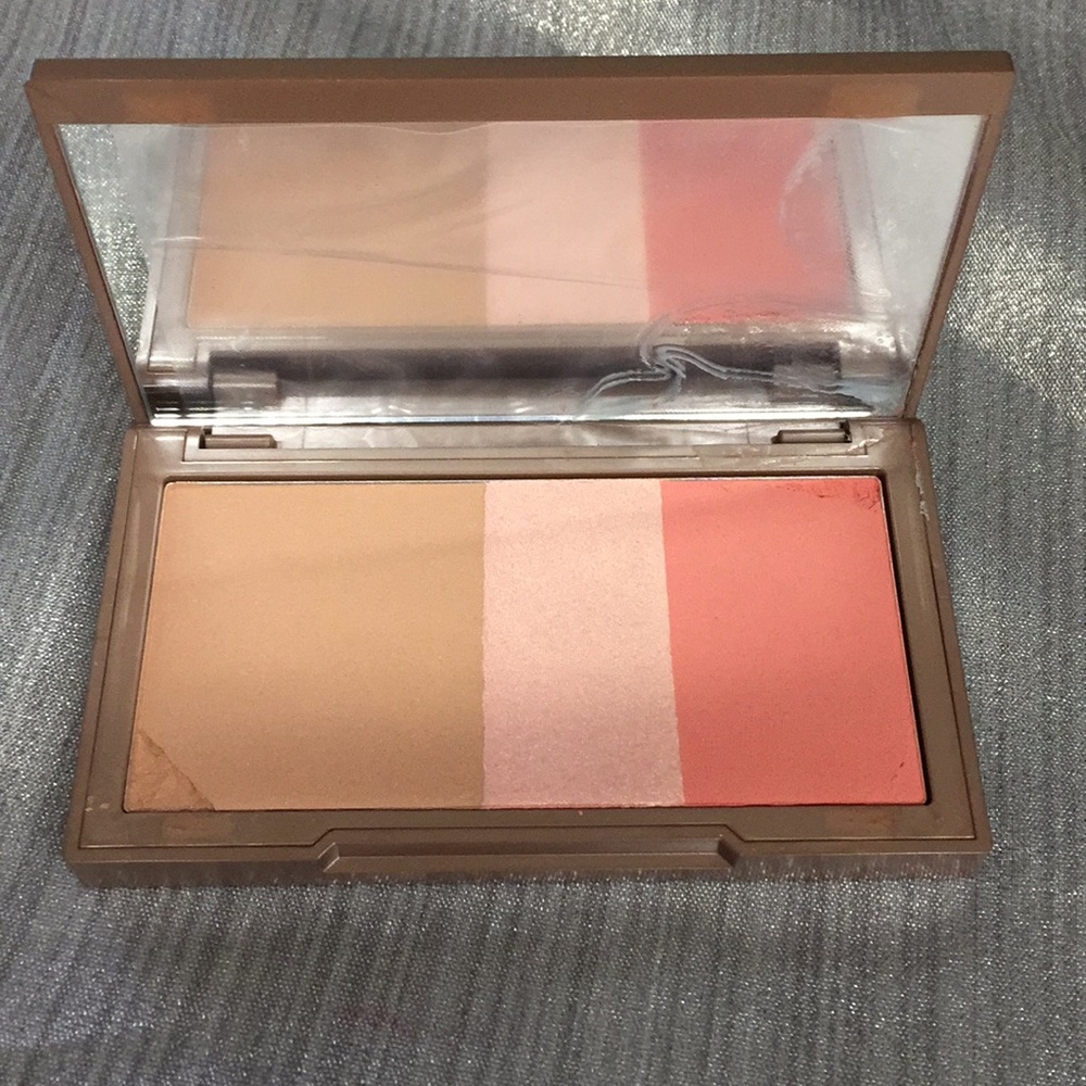 Urban Decay Naked Flushed